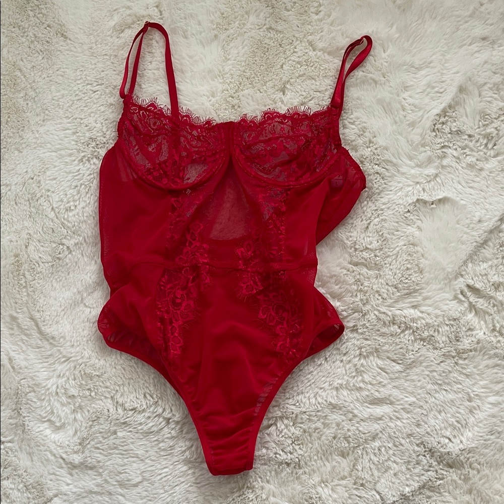 Chic Red Lace Chemise